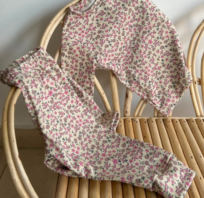 PIJAMA BEBA FLORES 